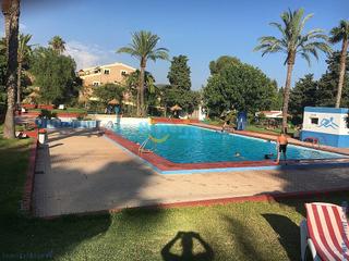 Casa a Almuñecar centro. Adosado de 2 dormitorios, vistas al mar, piscina, tenis, padel