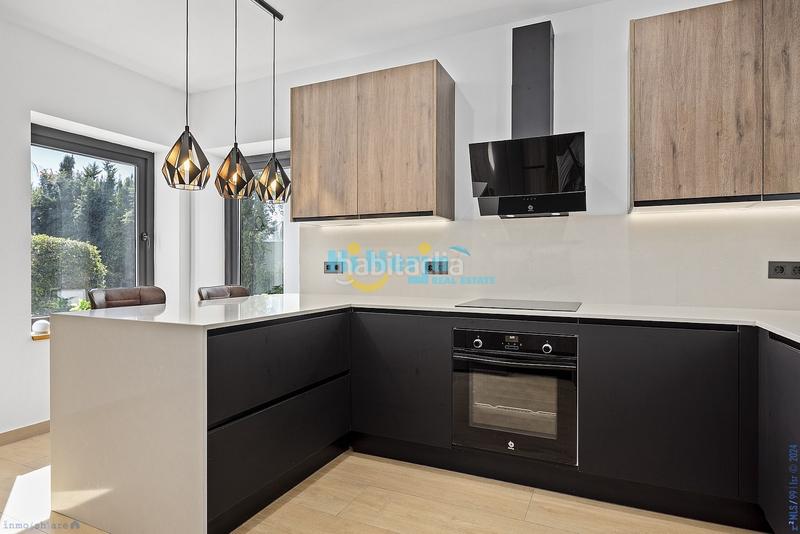 Foto 1c32290c-373f-41be-a8a4-5e6ccd9c3b7e. Casa con parcheggio piscina in Benahavís pueblo Benahavís