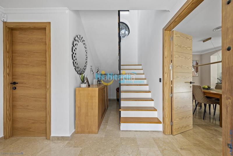 Foto 9d03eb5b-7f6c-49e9-a5da-cfe9da526f9e. Casa con parcheggio piscina in Benahavís pueblo Benahavís