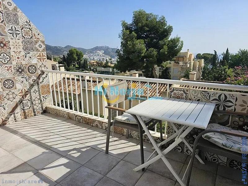 Foto a7af55b9-b215-42f6-acf0-75fc581f49c2. Casa adosado de una planta con 3 dormitorios, aa, vista al mar, parking en Almuñécar