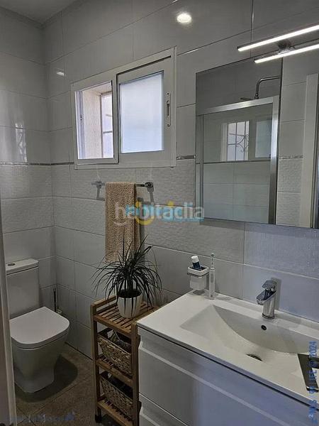 Foto ead6d9cd-22e8-48e0-ace2-43368c823de3. Casa adosado de una planta con 3 dormitorios, aa, vista al mar, parking en Almuñécar