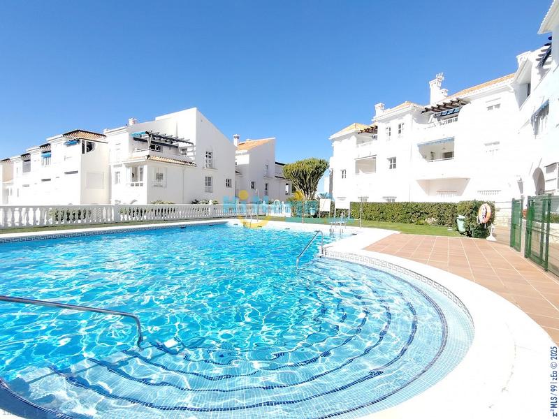 Foto 539da1cb-e468-4628-87a0-2eb64eb08684. Apartament amb calefacció aparcament piscina a Centro Nerja