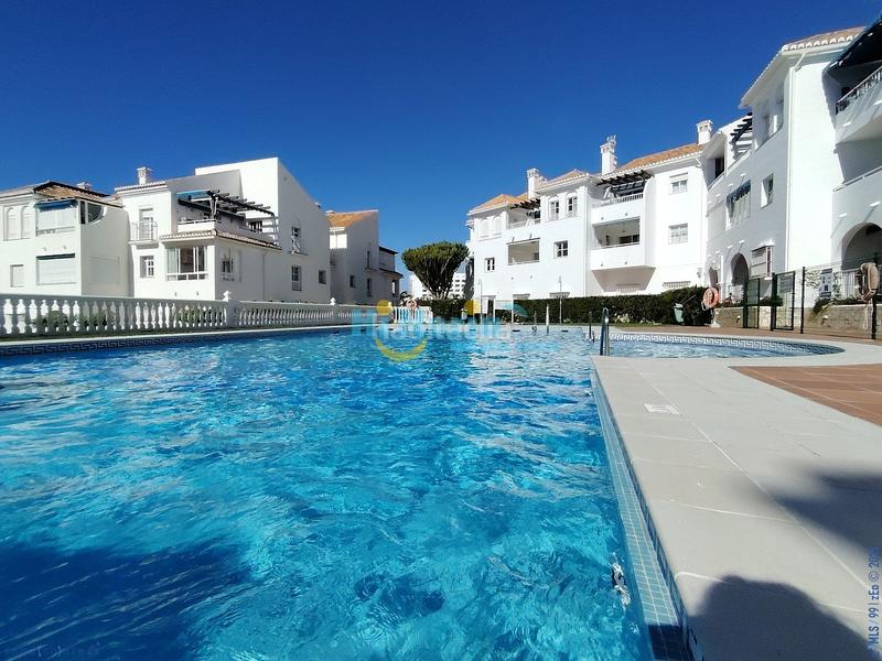 Foto 5d307217-b78a-4723-847d-66b76e701a89. Apartament amb calefacció aparcament piscina a Centro Nerja