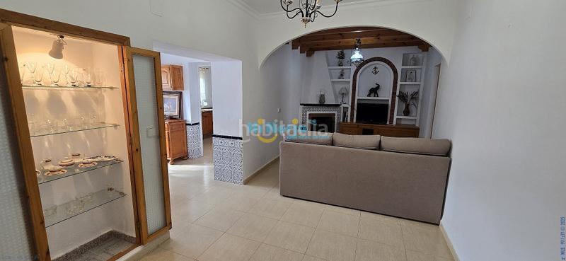 Foto 1b5c76c3-fe85-4571-922d-319ffe29feb5. Casa amb aparcament a Benajarafe