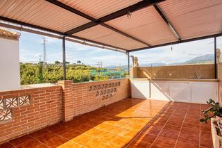 Casa a Camino Algarrobo - Las Arenas. Casa adosada con terraza bonitas vistas a la montaña y amplio tr