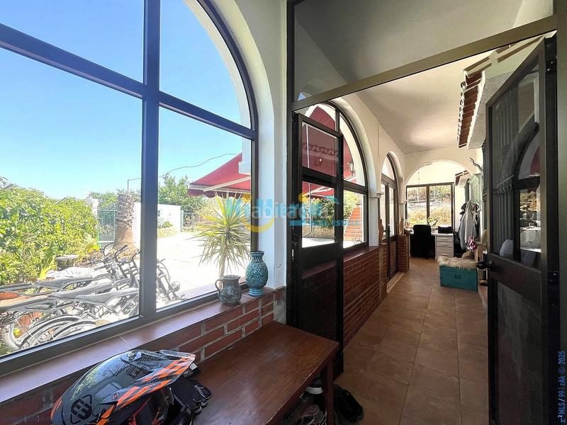 Foto 0d6e78a2-afff-466a-86c3-03891e318689. Casa se vende villa independiente con licencia turística, piscina, y gran parcela , málaga en Riogordo