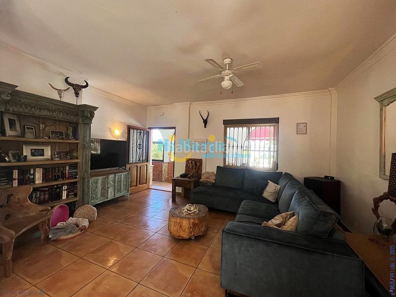 Foto beded0e1-5f8c-40b5-a2d1-1029baae948f. Casa se vende villa independiente con licencia turística, piscina, y gran parcela , málaga en Riogordo