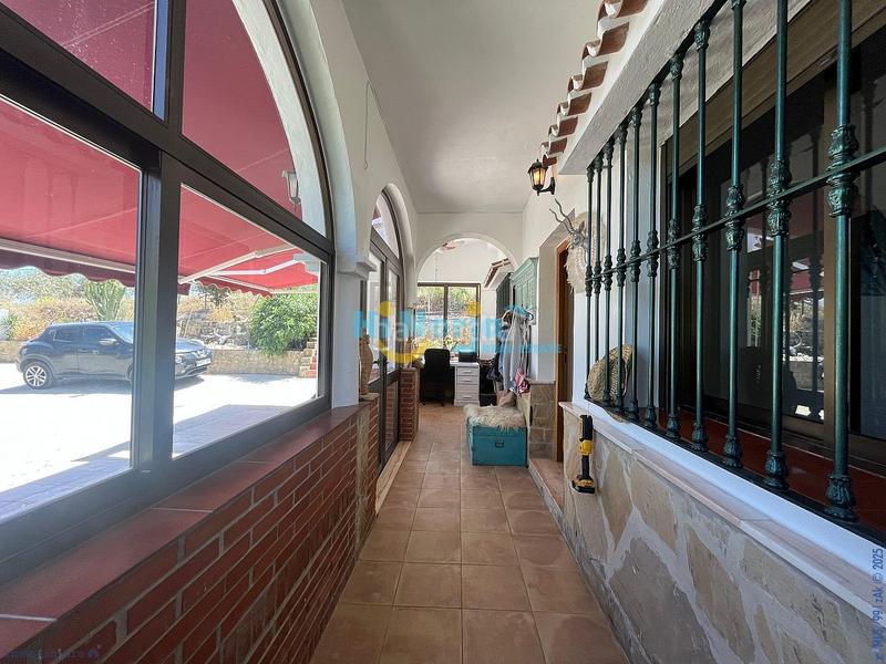 Foto def42dc5-61a6-4bc2-b2df-c4d9419f12fa. Casa se vende villa independiente con licencia turística, piscina, y gran parcela , málaga en Riogordo