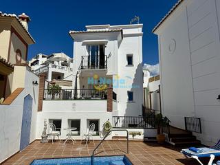 Casa a Centro. Villa independiente 3 dormitorios con piscina privada, vistas al