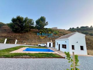 Casa a Frigiliana. Casa de campo reformada con piscina y 2500 m2 de parcela  frigil