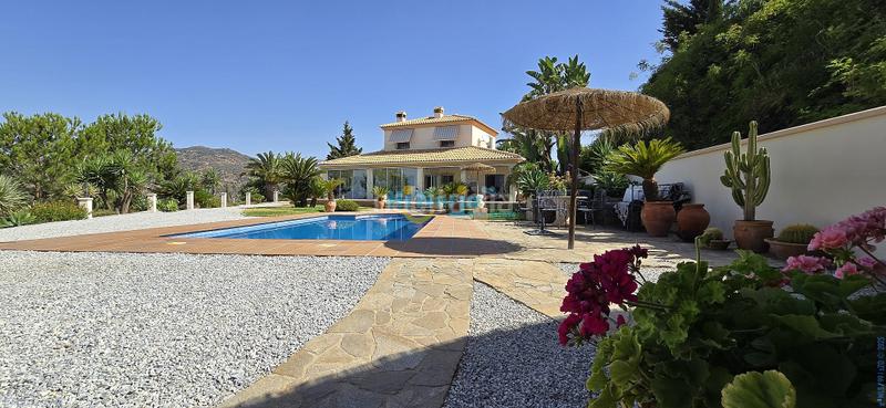 Foto f4d80962-57a8-45ea-a000-ceeb52853a76. Xalet amb aparcament piscina a Sayalonga