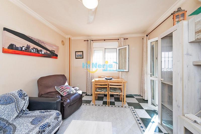 Foto 595d62a1-95cc-484c-b1d7-6d21ddd2e52f. Apartament a Centro Nerja