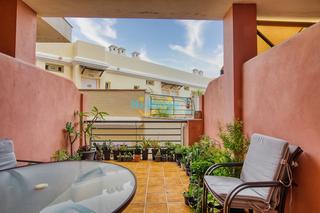 Apartament a Cotomar. Estudio con terraza privada y piscina comunitaria, ideal para in