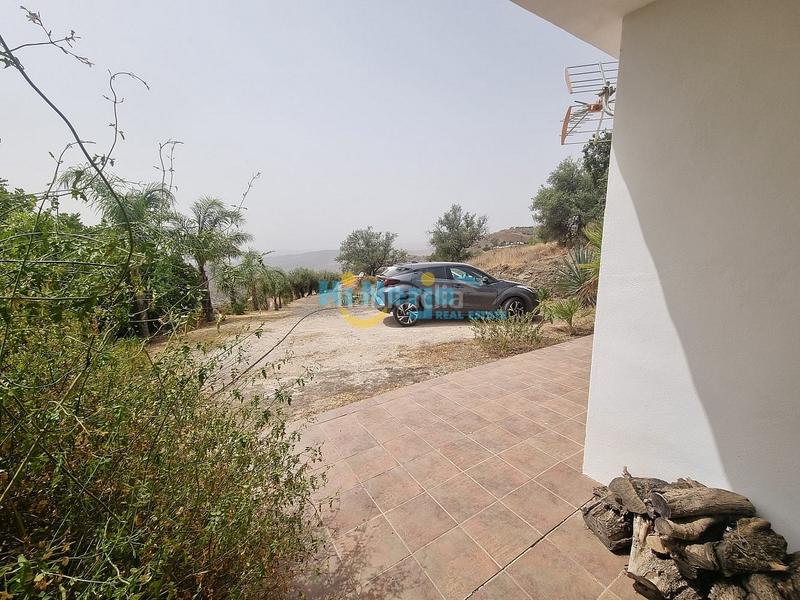Foto 395e1572-5797-49c0-816c-2cbd067dfee5. Casa  de campo 3 dormitorios con parcela de 3242 m2 y vista despejada a la montaña en Canillas de Aceituno