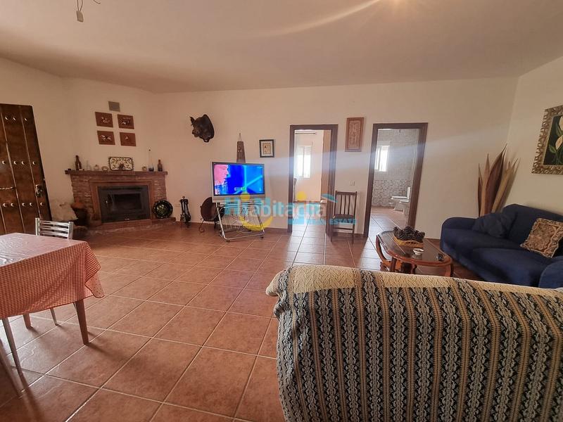 Foto 5df1421b-b177-4046-9ce7-50b98818f0e1. Casa  de campo 3 dormitorios con parcela de 3242 m2 y vista despejada a la montaña en Canillas de Aceituno