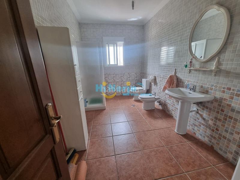 Foto df4de7d9-d39d-4253-813b-8348eb235e00. Casa  de campo 3 dormitorios con parcela de 3242 m2 y vista despejada a la montaña en Canillas de Aceituno