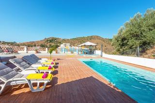 Casa a Torrox Pueblo. Ocasion  2 villas separadas en la misma parcela, chimenea, pisci