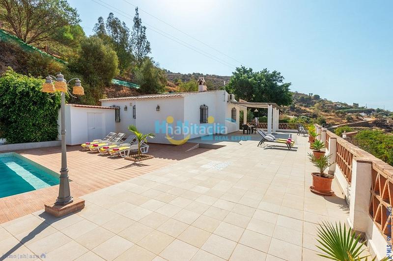 Foto 1f3cfc37-bd8b-4136-adc1-6568327141fb. House with parking pool in Torrox pueblo Torrox