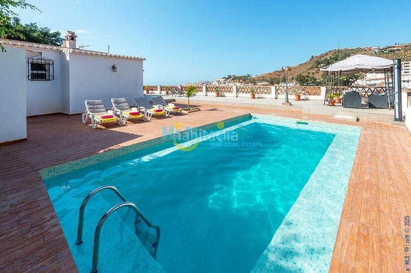 Foto 4ac53e21-bc09-4f34-9e27-2da3cdf72817. House with parking pool in Torrox pueblo Torrox