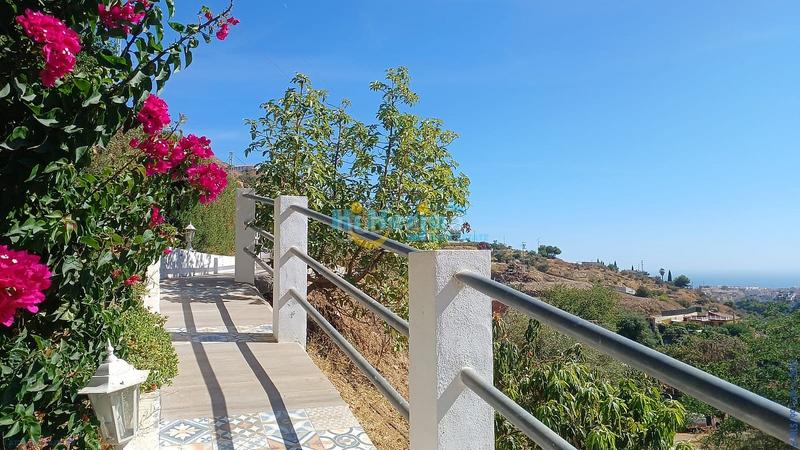 Foto 510abaa8-ae6b-4e4b-a0e9-5d7a6db971a4. House with parking pool in Torrox pueblo Torrox