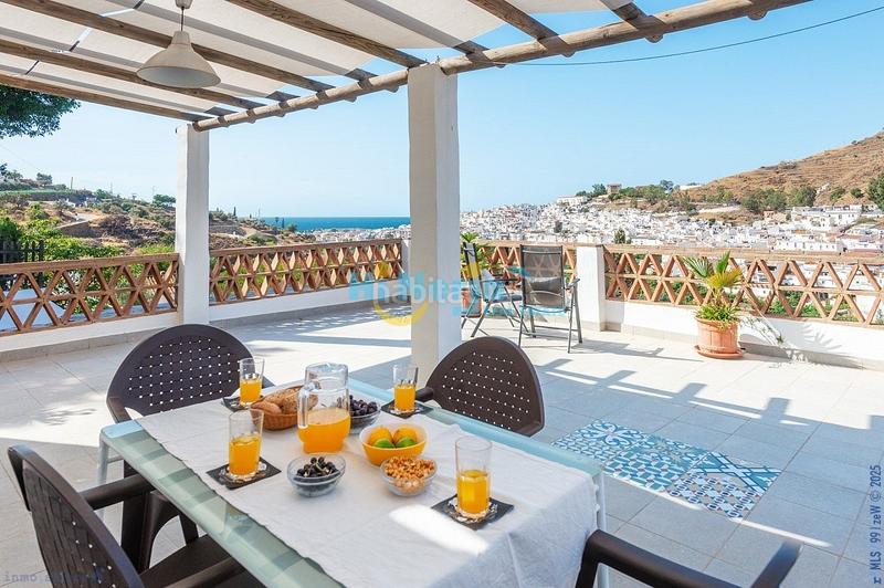 Foto a3e1a64e-d446-48db-b27e-984c38858250. House with parking pool in Torrox pueblo Torrox