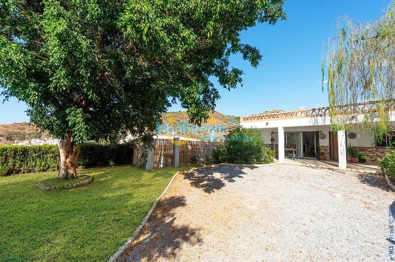 Foto daa6118f-6095-4af0-826e-9608480f9500. House with parking pool in Torrox pueblo Torrox