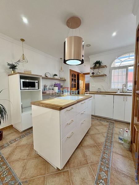 Foto 1f086523-4705-419e-9586-616aeb2fd6db. Chalet mit parking in Caleta de Velez