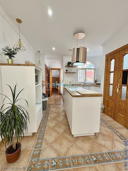 Foto 5f617a05-1e1c-49df-a52b-e956bac86d2b. Chalet mit parking in Caleta de Velez