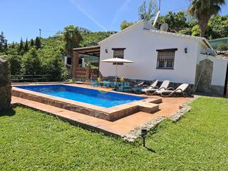 Casa en Frigiliana. Casa de campo con parcela de 1238 m2, piscina privada, zona de b