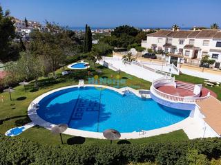Appartement à Urbanización Santa Rosa. Apartamento 2 dormitorios piscina tenis torrox park