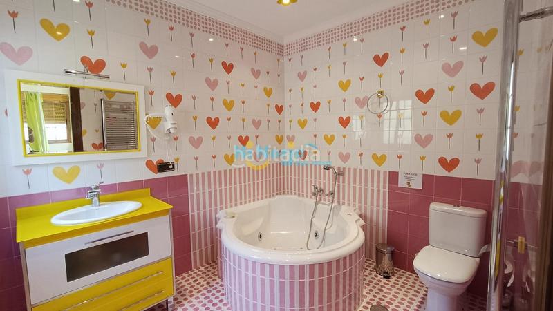 Foto 64aeaed6-7399-41b4-b621-a57c05f86bc2. Miete chalet mit heizung parking pool in Torrox pueblo Torrox