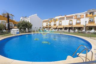 Maison jumelée à Centro. Adosado con acabados de primera