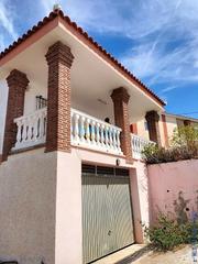 Casa a Benajarafe. Casa pareada de 2 dormitorios  apartamento de 1 dormitorio, gara