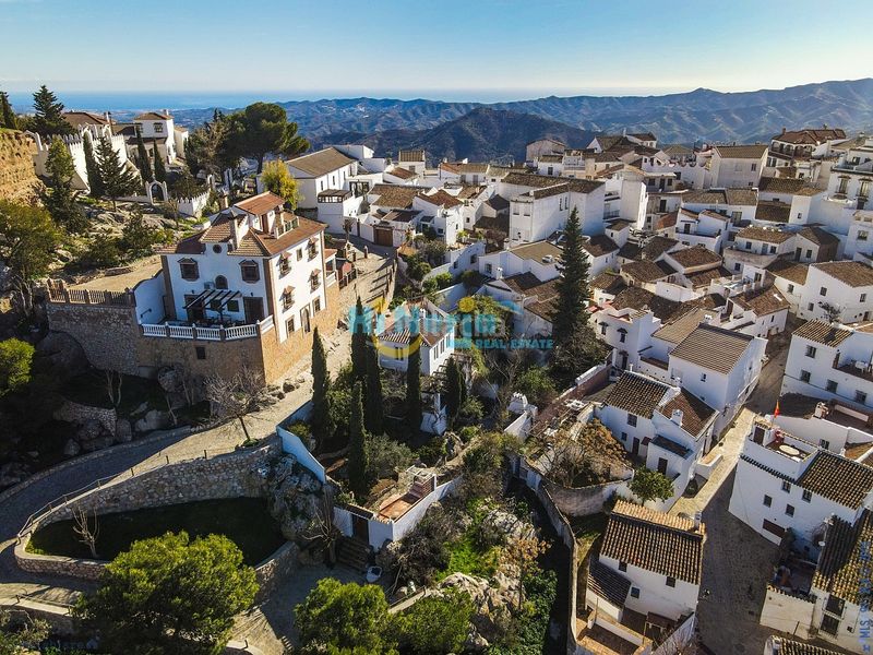 Foto 9addec37-4447-440a-bc60-6979a22e39fa. Casa adossada amb calefacció a Comares