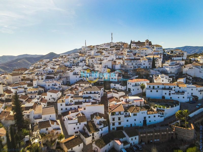 Foto a921a1f9-a41a-43d7-a2cd-c92919295fb2. Casa adossada amb calefacció a Comares