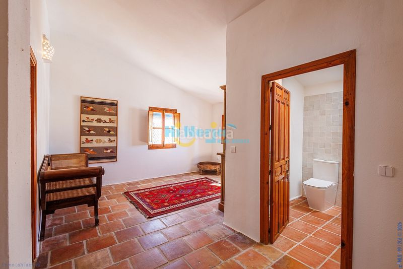 Foto b52c40d3-be1a-4f2f-8f84-2fed4b35debc. Casa adossada amb calefacció a Comares