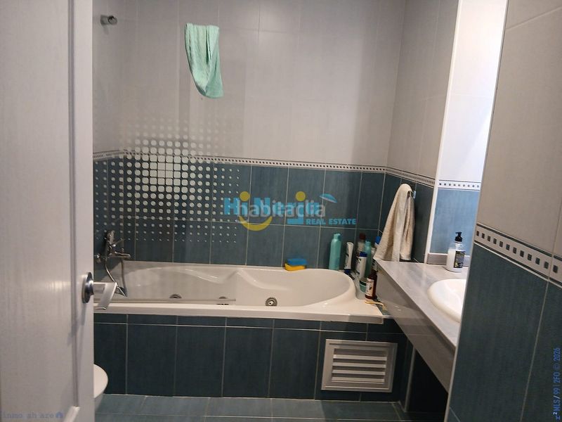 Foto fec1506e-eade-4a9c-8b87-a77ac55d2b35. Apartament amb aparcament a Torrox pueblo Torrox