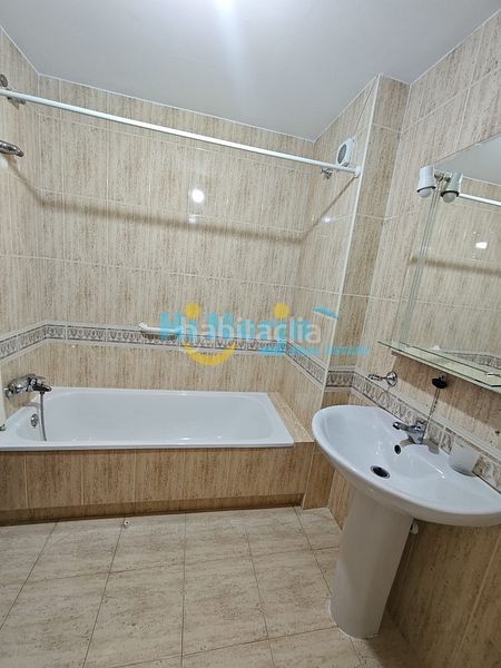 Foto 8ebfd46d-5810-4647-9bbb-ff58140ae944. Dúplex a Centro Torre del Mar