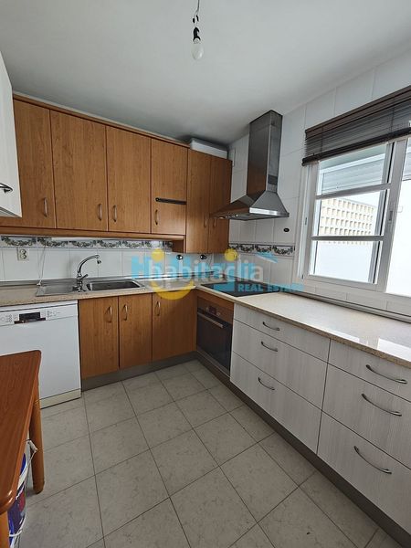 Foto a0bdbb79-836a-4141-a9b7-62dd3e2fe663. Dúplex a Centro Torre del Mar