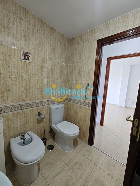 Foto a9f3ef11-25fe-4281-93b8-c1319f1663d7. Dúplex a Centro Torre del Mar