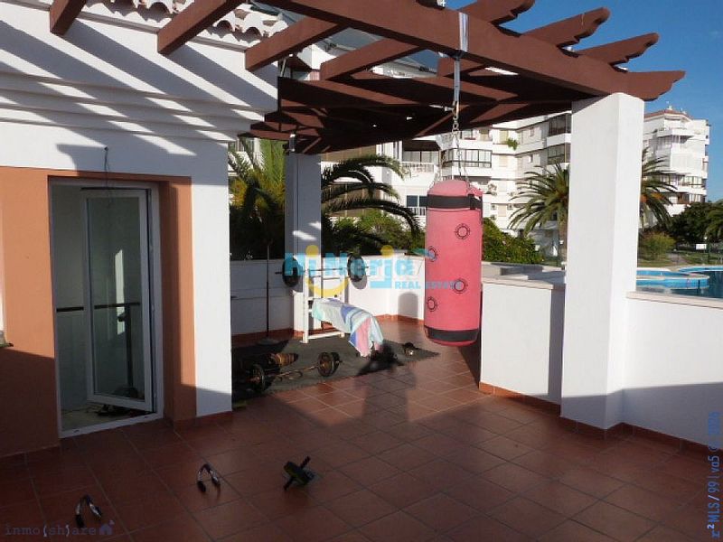 Foto b049b2b6-efe6-4cf5-8515-636639f88e87. Xalet amb aparcament piscina a El Peñoncillo Torrox