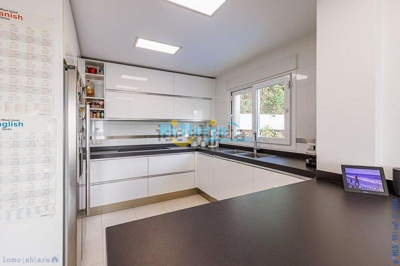 Foto fe054452-8b0f-417a-84af-0a17eb1eb92c. Xalet amb aparcament piscina a El Peñoncillo Torrox