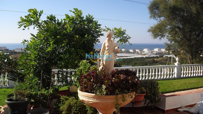 Foto 71806f52-1a58-4c4e-836c-fe5c8c635a1c. Xalet amb aparcament piscina a El Peñoncillo Torrox