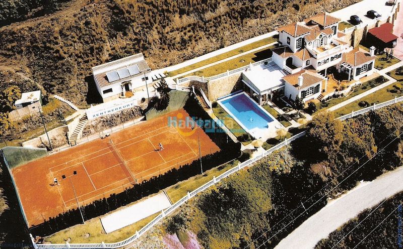 Foto c28f97e3-8eb2-4319-a22a-01296514d2e3. Xalet amb aparcament piscina a El Peñoncillo Torrox