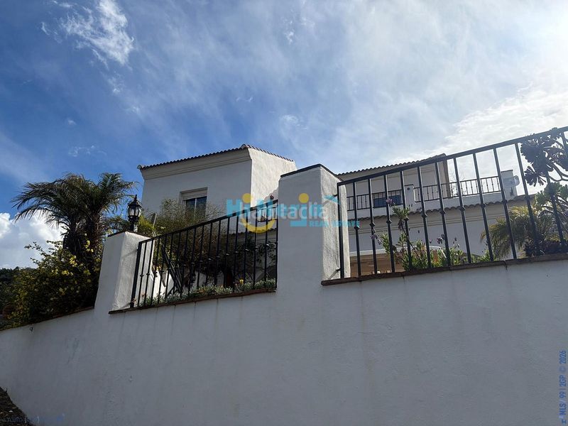 Foto 662948b0-2b4e-4019-883f-d2869d82b0e8. Xalet amb aparcament piscina a Comares