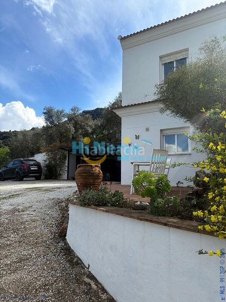 Foto ee9d2ae1-b95a-4b66-875d-0392386e8a52. Xalet amb aparcament piscina a Comares