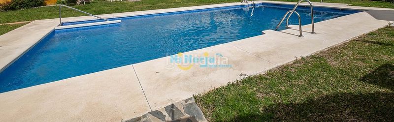 Foto 4202f137-9a81-4171-b668-b8bc76ab2b60. Apartament amb aparcament piscina a Centro Nerja