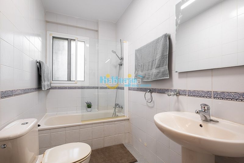 Foto 8bbf845b-5730-49bc-a23a-11b9c42c0a86. Apartament amb aparcament piscina a Centro Nerja