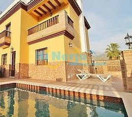 Location Chalet à Centro. Villa de lujo piscina terraza parking 3 dormitorios vistas al ma