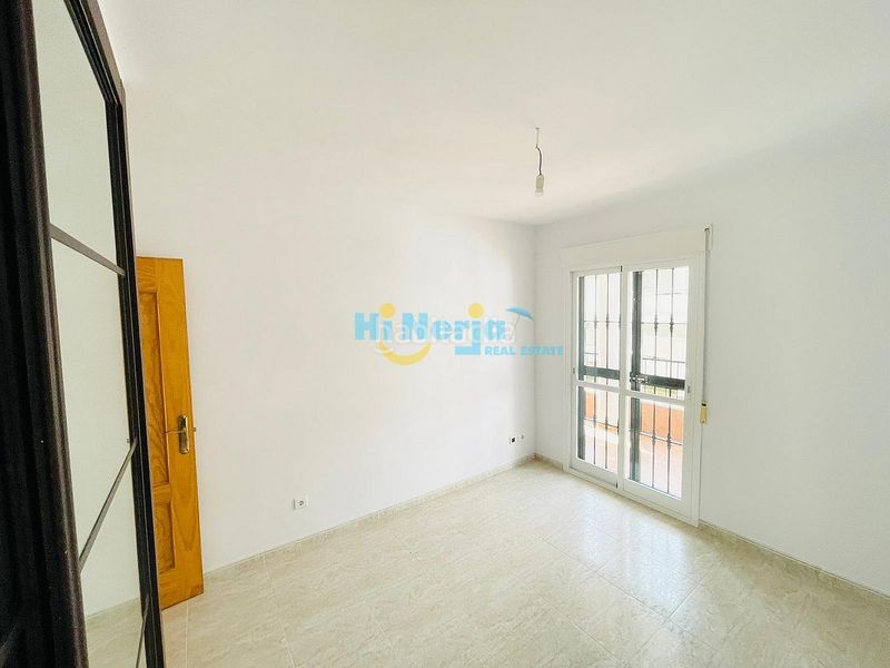 Foto bab282be-44db-42ff-96ab-67f00e1a9ff9. Apartament amb piscina a El Peñoncillo Torrox